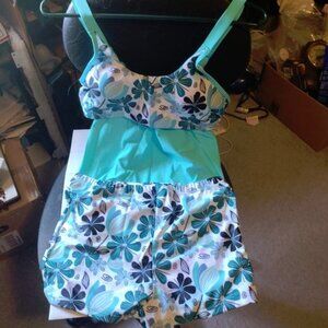 NWOT Tankini swim wear w/ bottoms Size Medium NWOT